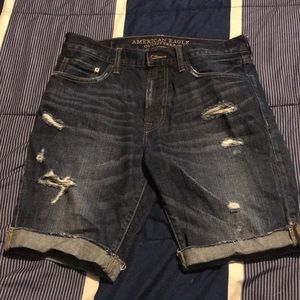 Men’s distressed denim shorts